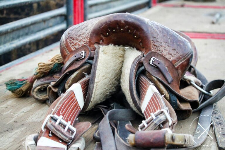 Choisir le Bon Matériau pour un Tapis de Selle